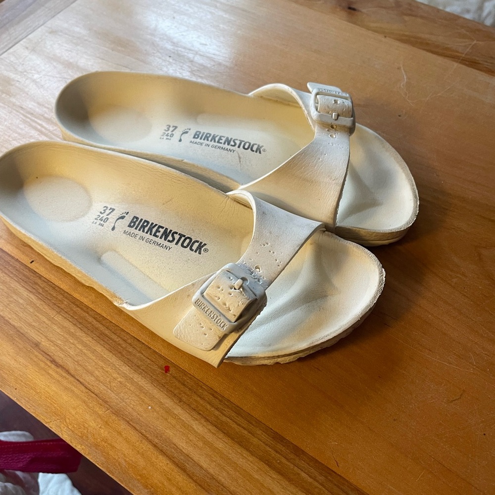 Birkenstock women’s slides. Size 37